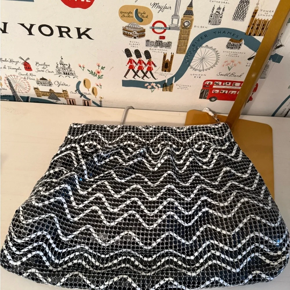 Elegant Vintage Black and‎ White Clutch